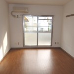 南向きで明るい室内(居間) 南向きで明るい室内(居間)